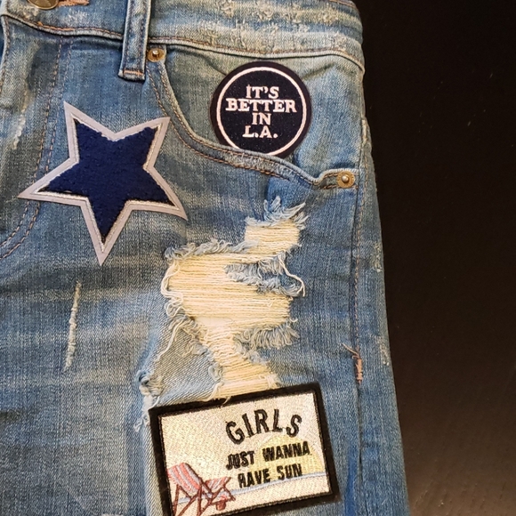 NWT! EXPRESS DISTRESSED DENIM SHORTS 6 - Picture 5 of 7